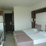 מלון Arora 4*